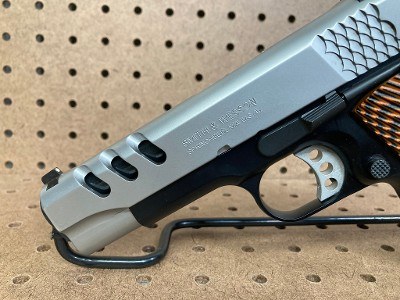 SMITH & WESSON 1911 PERFORMANCE CENTER .45 ACP - Image 9 of 11