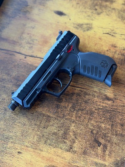 RUGER SR22 .22 LR - Image 1 of 2