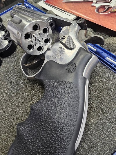 SMITH & WESSON 617 .22 LR - Image 3 of 4