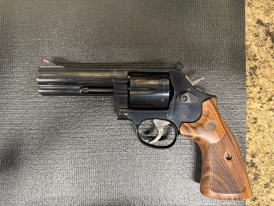 SMITH & WESSON 586-8 .357 MAG - Image 1 of 4