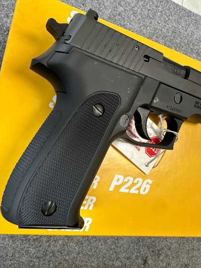 SIG SAUER P226 9MM LUGER (9x19 PARA) - Image 9 of 13