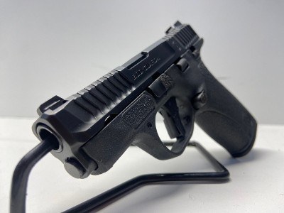 SMITH & WESSON BODYGUARD 2.0 .380 ACP - Image 5 of 9