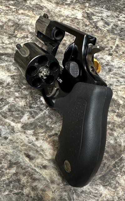 TAURUS 85 ULTRA-LITE .38 SPL - Image 3 of 4