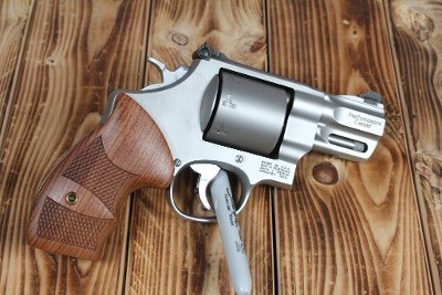 SMITH & WESSON 627 PERFORMANCE .357 MAG - Image 2 of 5