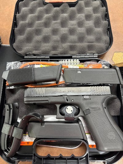 GLOCK 17 GEN 5 9MM LUGER (9x19 PARA) - Image 1 of 2