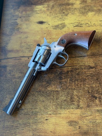 RUGER NEW MODEL SINGLE SIX .22 LR/.22 WMR - Image 2 of 2