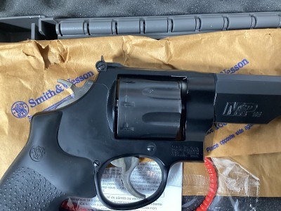 SMITH & WESSON M&P R8 PERFORMANCE .357 MAG - Image 4 of 19