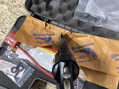 SMITH & WESSON M&P R8 PERFORMANCE .357 MAG - Image 11 of 19