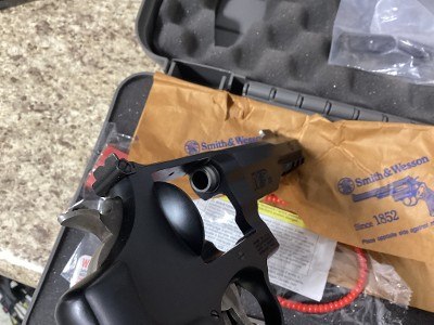 SMITH & WESSON M&P R8 PERFORMANCE .357 MAG - Image 12 of 19