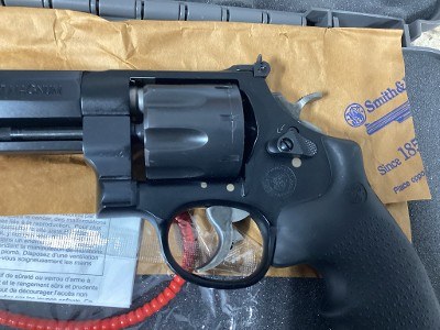 SMITH & WESSON M&P R8 PERFORMANCE .357 MAG - Image 6 of 19