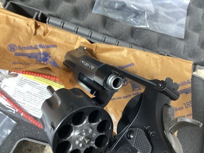 SMITH & WESSON M&P R8 PERFORMANCE .357 MAG - Image 13 of 19