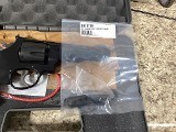 SMITH & WESSON M&P R8 PERFORMANCE .357 MAG - Image 2 of 19