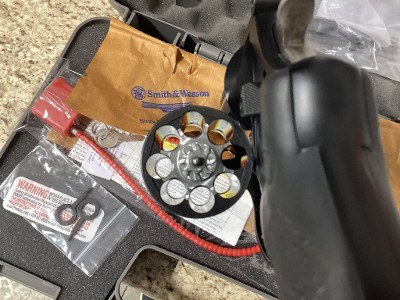 SMITH & WESSON M&P R8 PERFORMANCE .357 MAG - Image 14 of 19