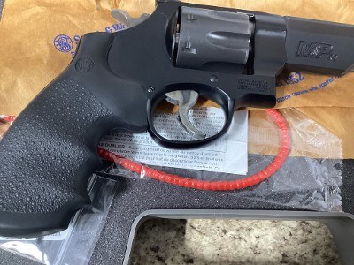 SMITH & WESSON M&P R8 PERFORMANCE .357 MAG - Image 9 of 19