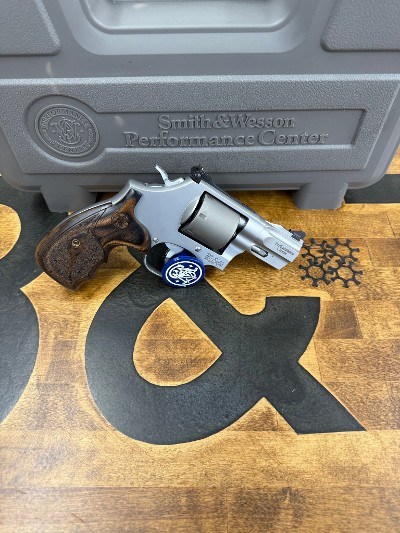 SMITH & WESSON 986 PERFORMANCE 9MM LUGER (9X19 PARA) - Image 1 of 3