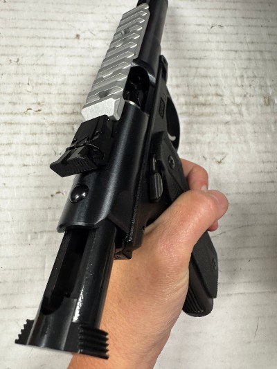 RUGER MARK IV 22/45.22 LR - Image 7 of 8