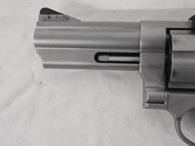 TAURUS 44 Stainless .44 Magnum - Image 4 of 11