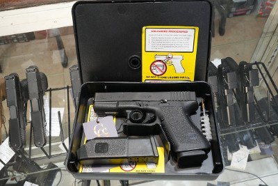 GLOCK 23 Gen 2 .40 S&W - Image 6 of 6