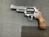 SMITH & WESSON 686-7 .357 MAG - Image 1 of 4