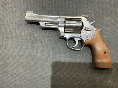 SMITH & WESSON 686-7 .357 MAG - Image 1 of 4
