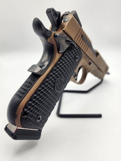 SIG SAUER 1911 CARRY FASTBACK EMPEROR SCORPION .45 ACP - Image 3 of 5