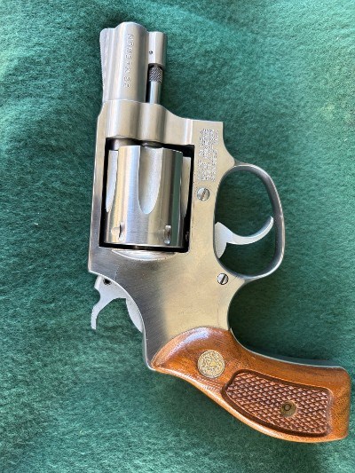 SMITH & WESSON 631 .32 H&R MAG - Image 1 of 6