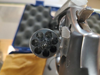SMITH & WESSON 686 PLUS .357 MAG - Image 2 of 5
