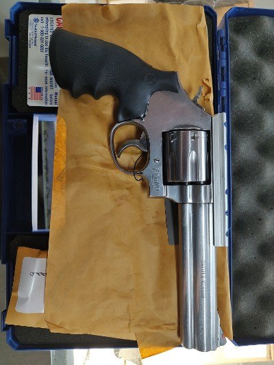 SMITH & WESSON 686 PLUS .357 MAG - Image 1 of 5