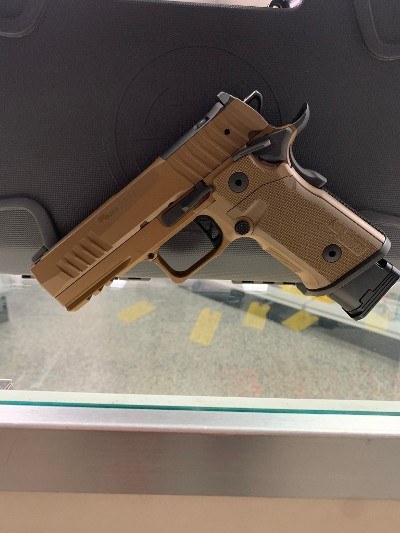 SIG SAUER P211 9MM LUGER (9x19 PARA) - Image 1 of 6