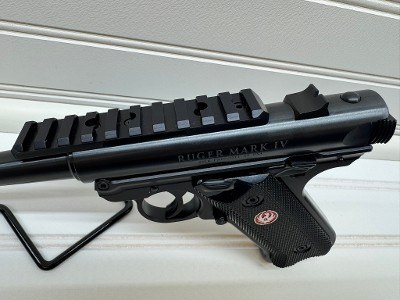 RUGER MARK IV STANDARD .22 LR - Image 9 of 17