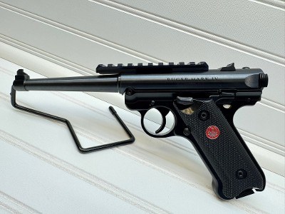 RUGER MARK IV STANDARD .22 LR - Image 14 of 17