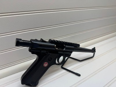 RUGER MARK IV STANDARD .22 LR - Image 10 of 17