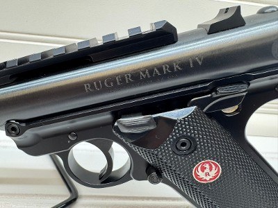 RUGER MARK IV STANDARD .22 LR - Image 6 of 17