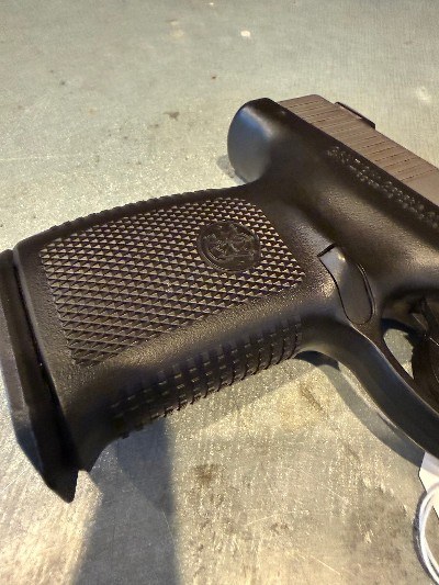 SMITH & WESSON SW9VE 9MM LUGER (9x19 PARA) - Image 8 of 10