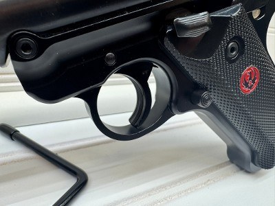 RUGER MARK IV STANDARD .22 LR - Image 5 of 10
