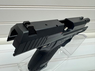 HECKLER & KOCH USP COMPACT .357 SIG - Image 15 of 16