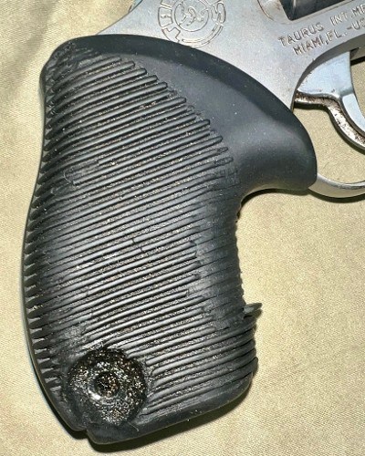 TAURUS The Judge Public Defender.45lc / .410 - Image 6 of 18