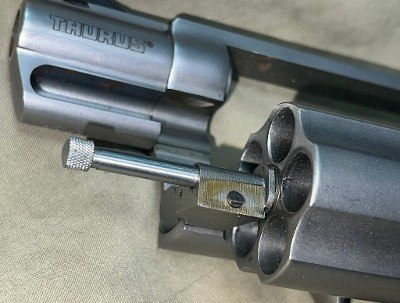 TAURUS The Judge Public Defender.45lc / .410 - Image 15 of 19