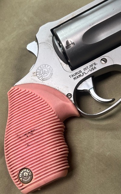 TAURUS The Judge Public Defender.45lc / .410 - Image 2 of 19