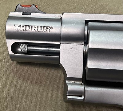TAURUS The Judge Public Defender.45lc / .410 - Image 6 of 19