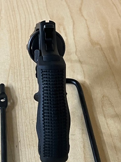 TAURUS 942 .22 LR - Image 4 of 8