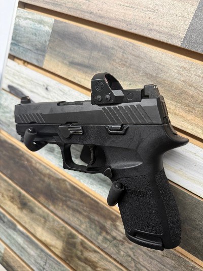 SIG SAUER P320C 9MM LUGER (9x19 PARA) - Image 1 of 2