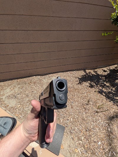 SMITH & WESSON M&P 40 .40 S&W - Image 5 of 9