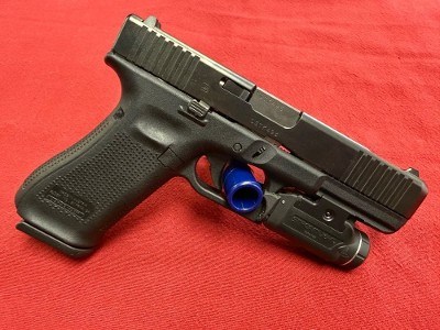 GLOCK 17CV C V G17 9MM FULL SIZE TLR STEARMLIGHT 9MM LUGER (9x19 PARA) - Image 1 of 7
