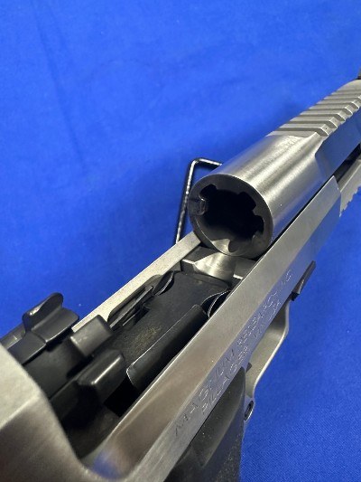 MAGNUM RESEARCH DESERT EAGLE .50 AE - Image 5 of 6