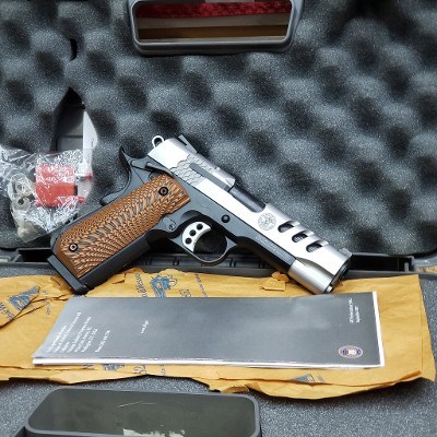 SMITH & WESSON SW1911 PERFORMANCE CENTER .45 ACP - Image 1 of 6