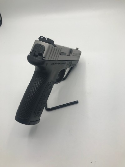 SMITH & WESSON SD40 VE .40 S&W - Image 8 of 12