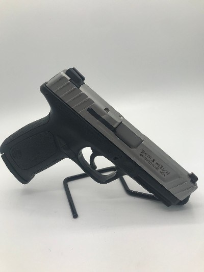 SMITH & WESSON SD40 VE .40 S&W - Image 9 of 12