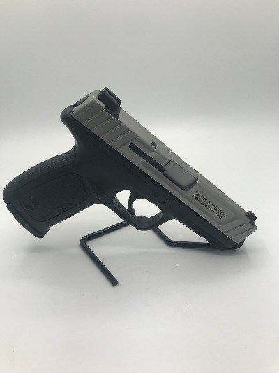 SMITH & WESSON SD40 VE .40 S&W - Image 1 of 12