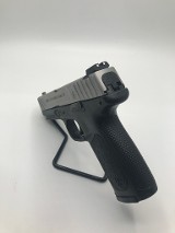 SMITH & WESSON SD40 VE .40 S&W - Image 6 of 12